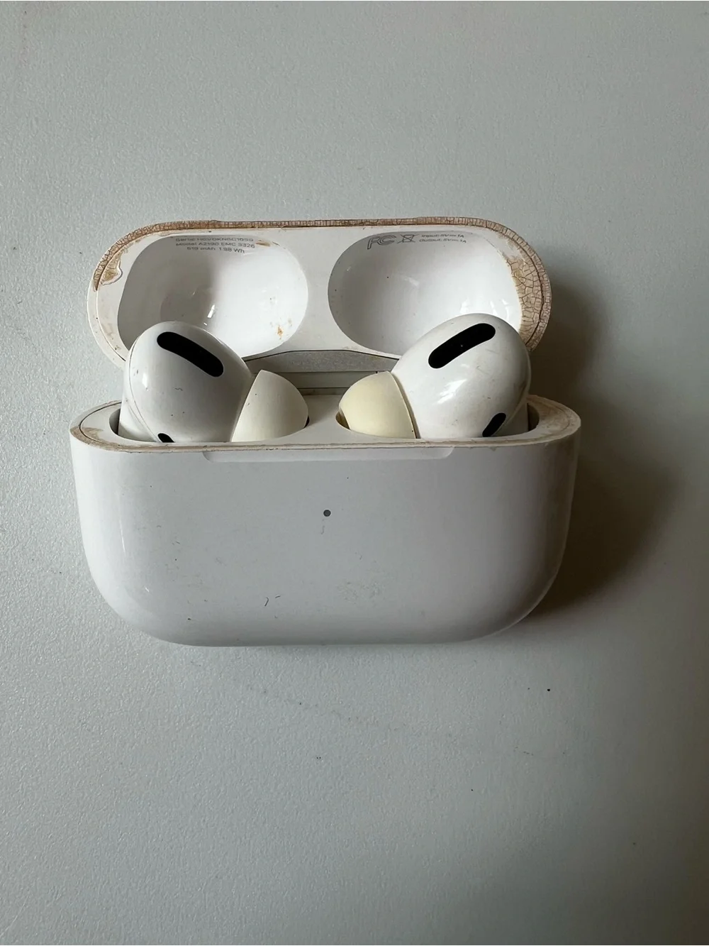 Apple AirPods Charging Case with White Earbuds for Parts Not Working